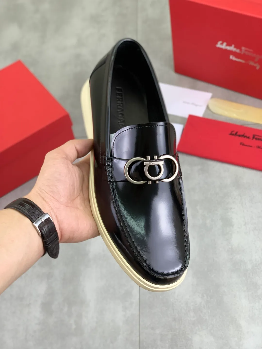 Men's Men's Shoes 💰P580💰[New Style] Water-dyed Niuli 🆘[Salvatore Ferragamo] Ferragamo's latest casual business leather shoes for men! Listed simultaneously! The fabric is made of specially imported original open-edge beaded calfskin, and the interior is made of imported water-dyed cowhide. It is absolutely luxurious and leads the fashion trend. Matching code: 38-44 (45 and 46 can be customized) Black, brown and burgundy colors available
